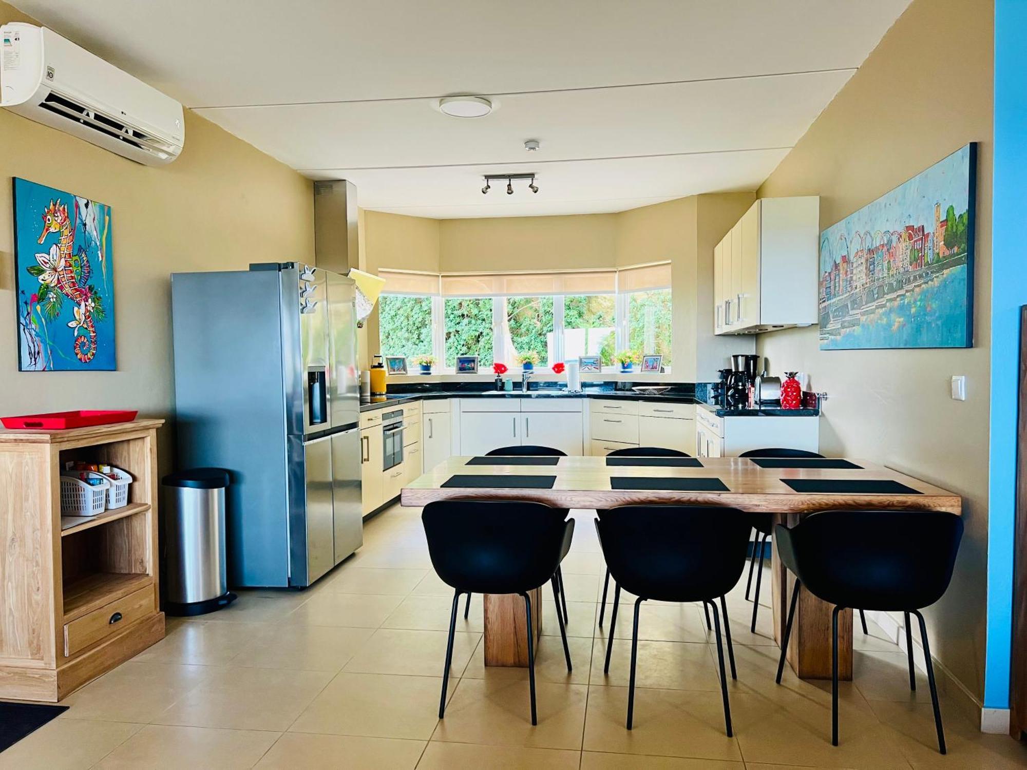 Blue Emerald Beachfront Blessing Apartment *