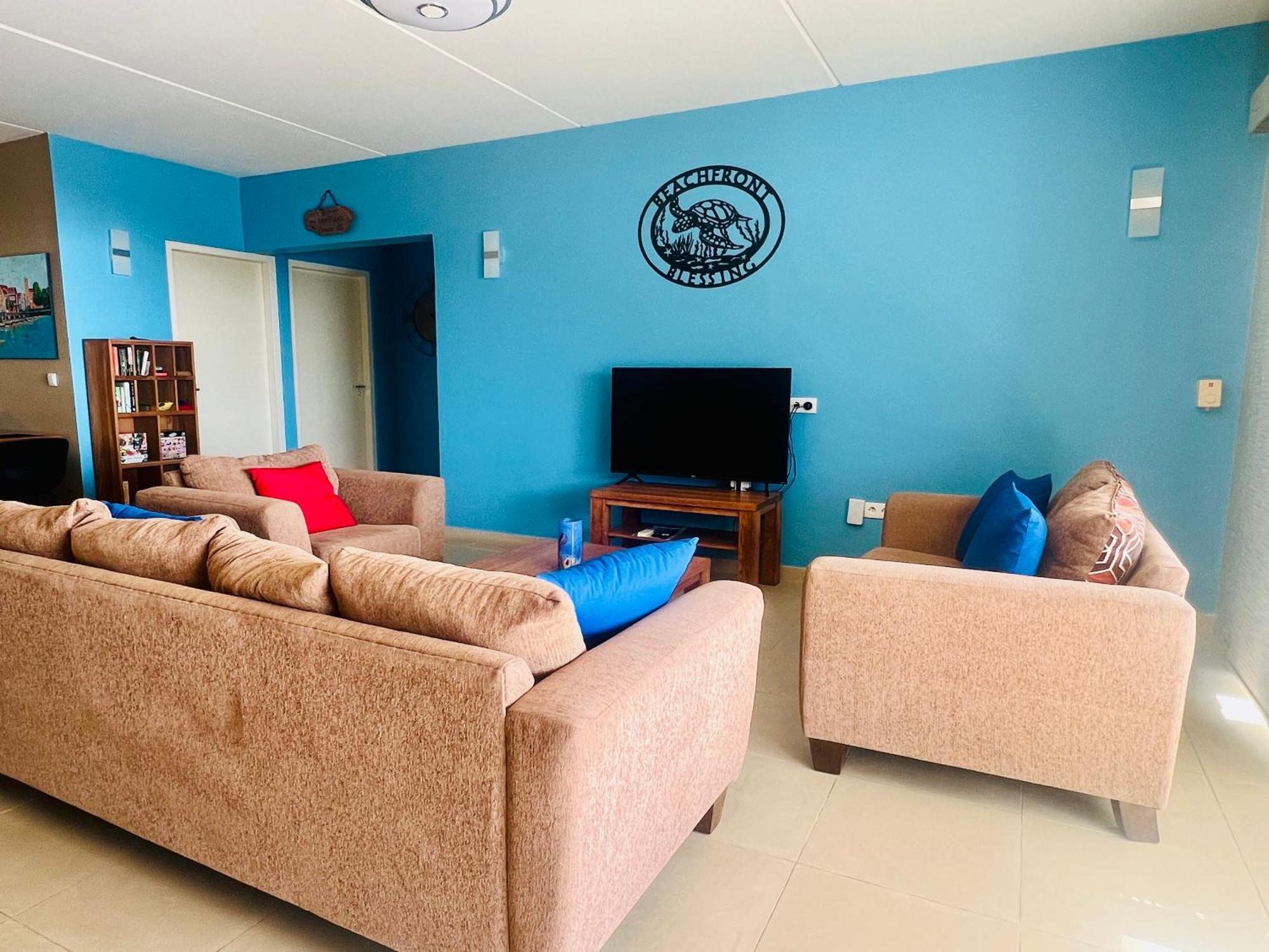 Apartment Blue Emerald Beachfront Blessing *