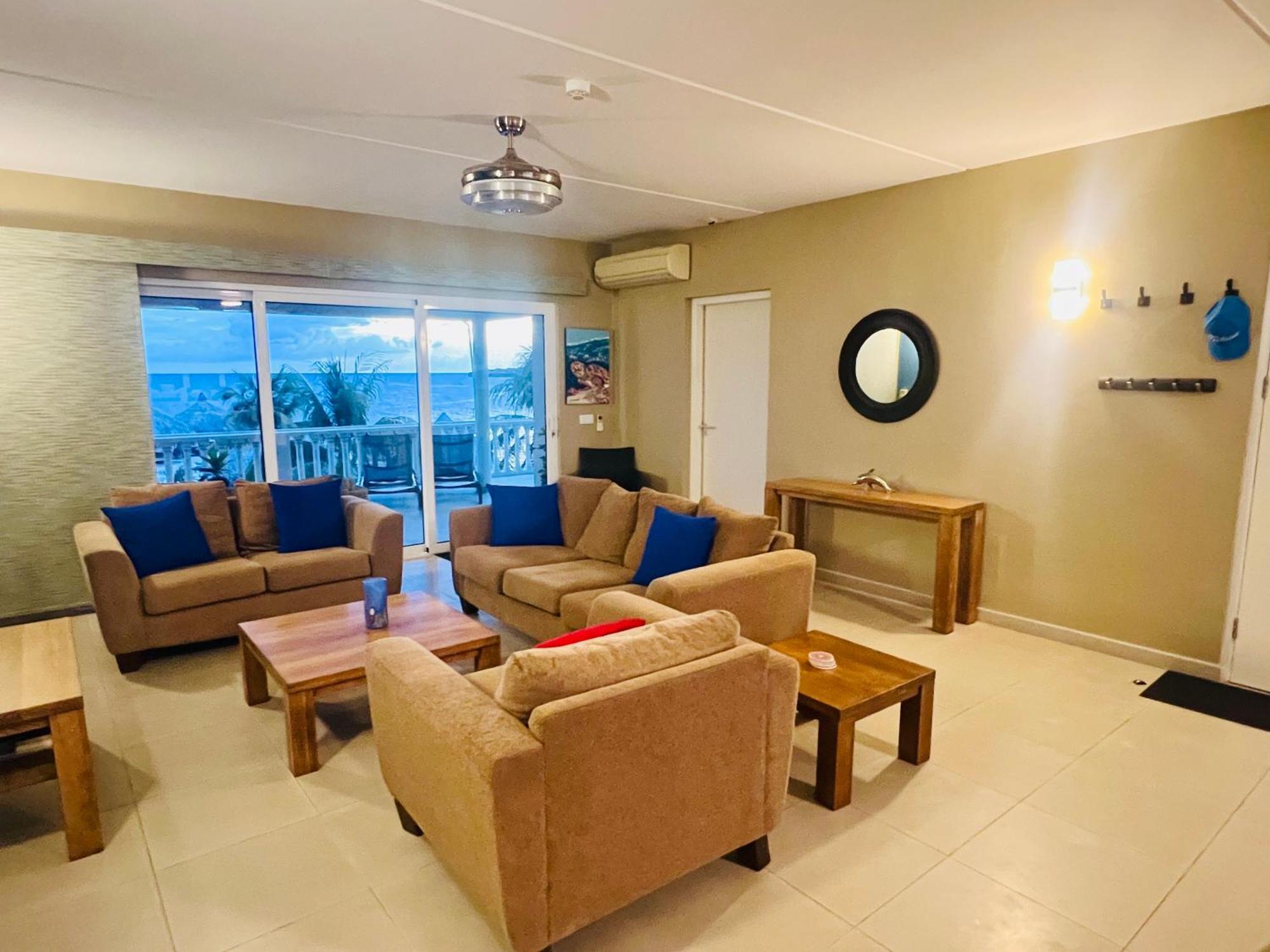 Blue Emerald Beachfront Blessing * Willemstad