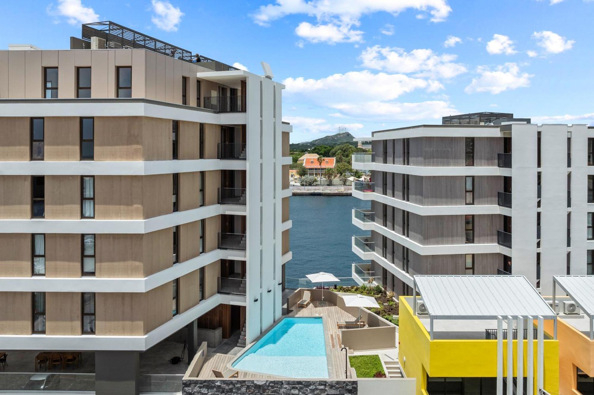 The Wharf Apartments, Downtown *