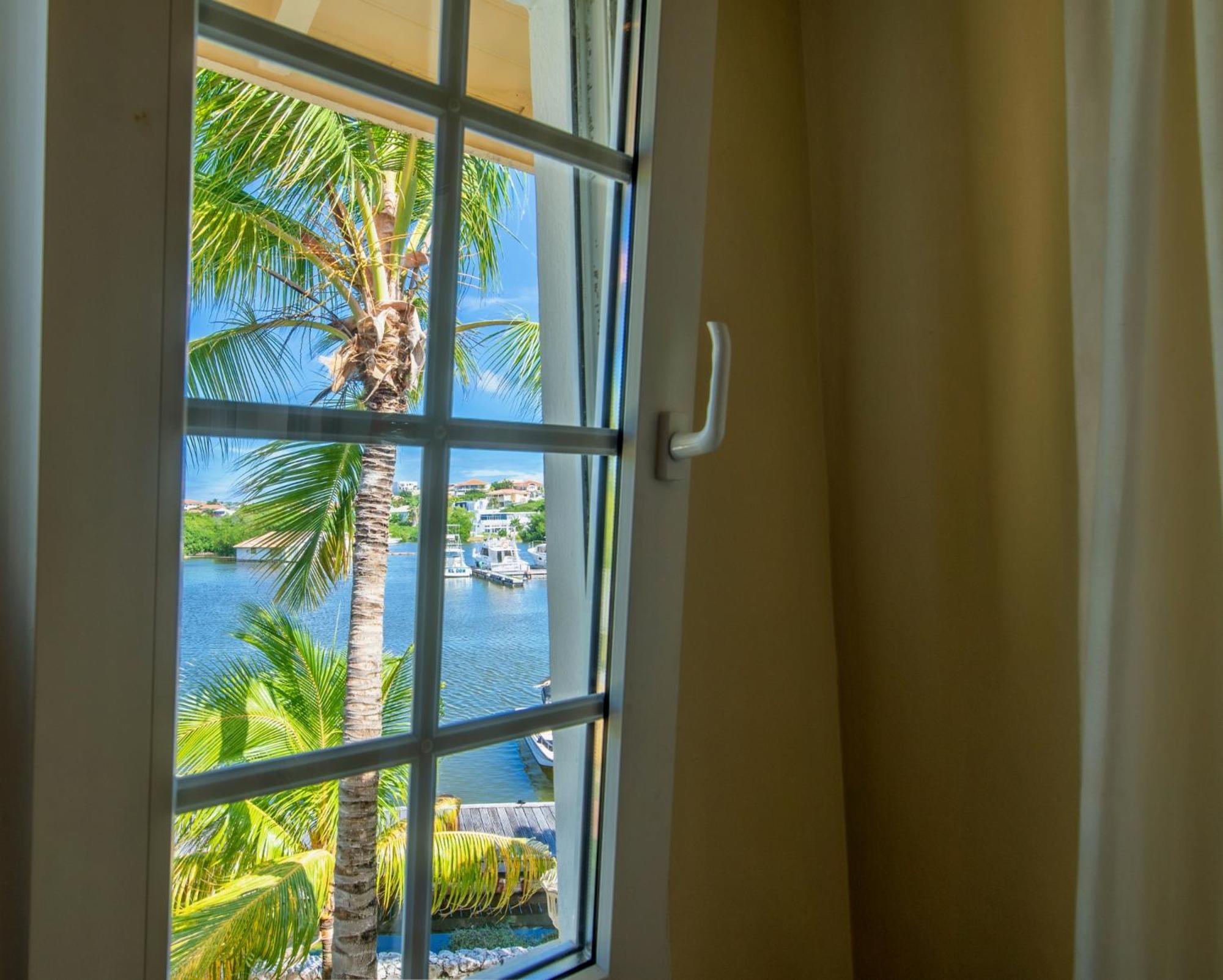 Tropical Treasure - Penthouse At The Spanish Water Willemstad