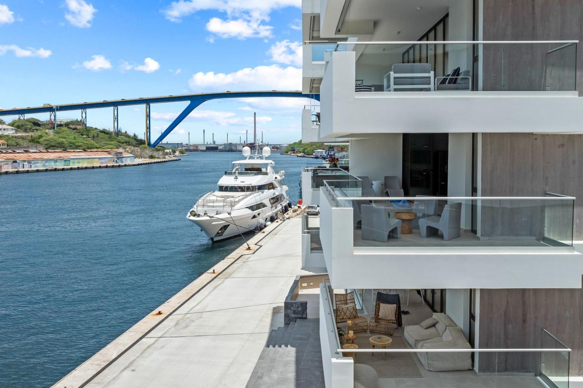 The Wharf Apartments, Downtown