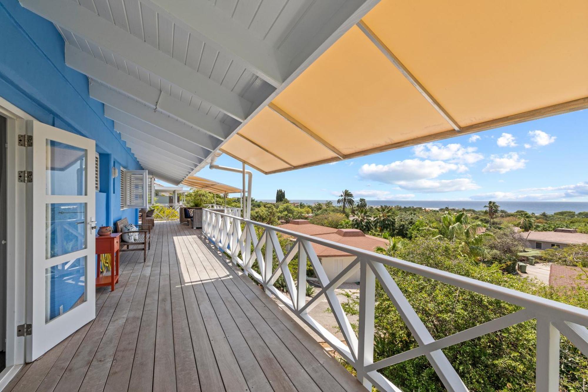Piscadera Bay 104 *