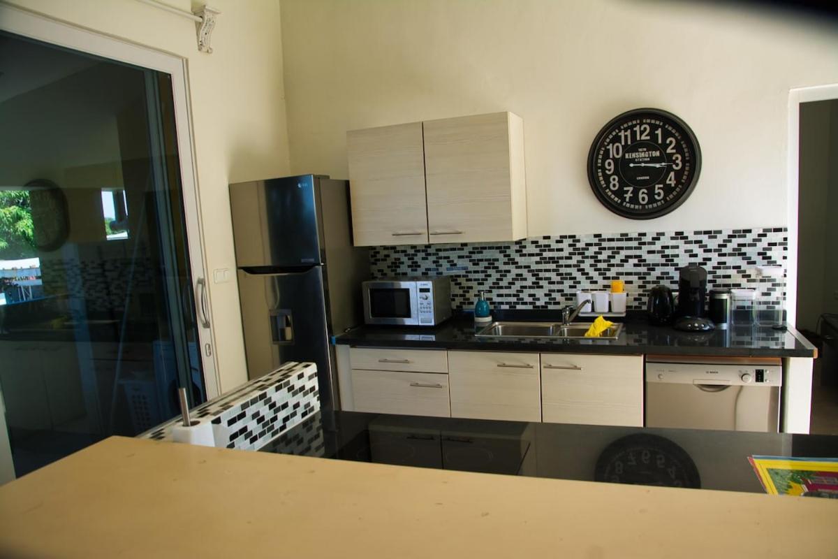 Apartment Nos Cu Nos, Ruim 65 M2 Met Zwembad,inclusief Water En Electriciteit Willemstad