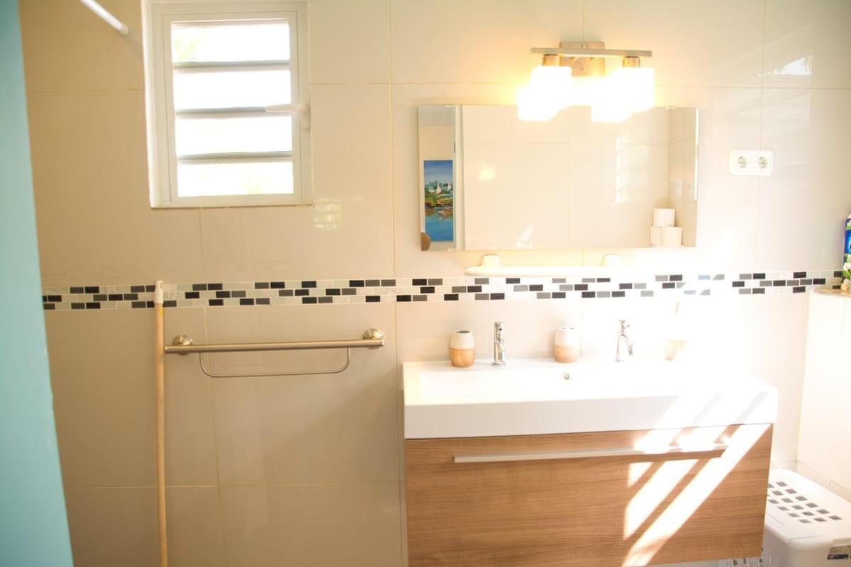 Nos Cu Nos, Ruim 65 M2 Met Zwembad,inclusief Water En Electriciteit * Willemstad