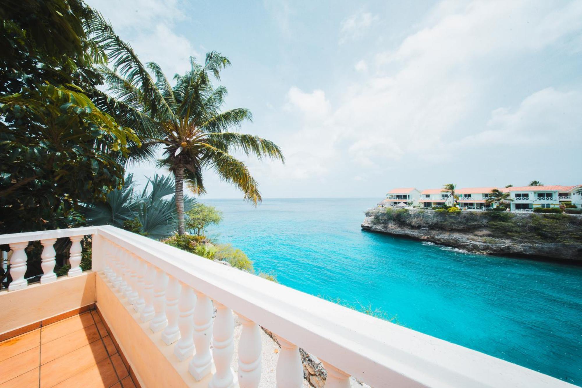 8 & 9- Blou - Curacao *