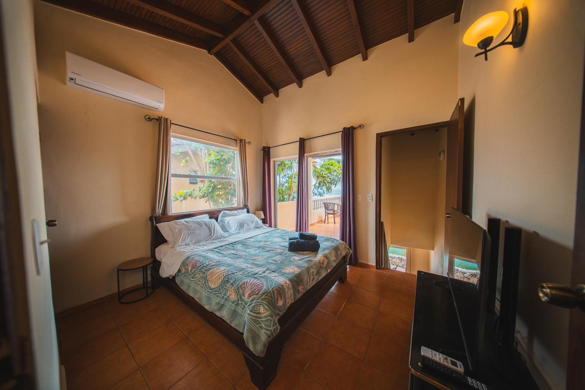 8 & 9- Blou - Curacao * Lagun