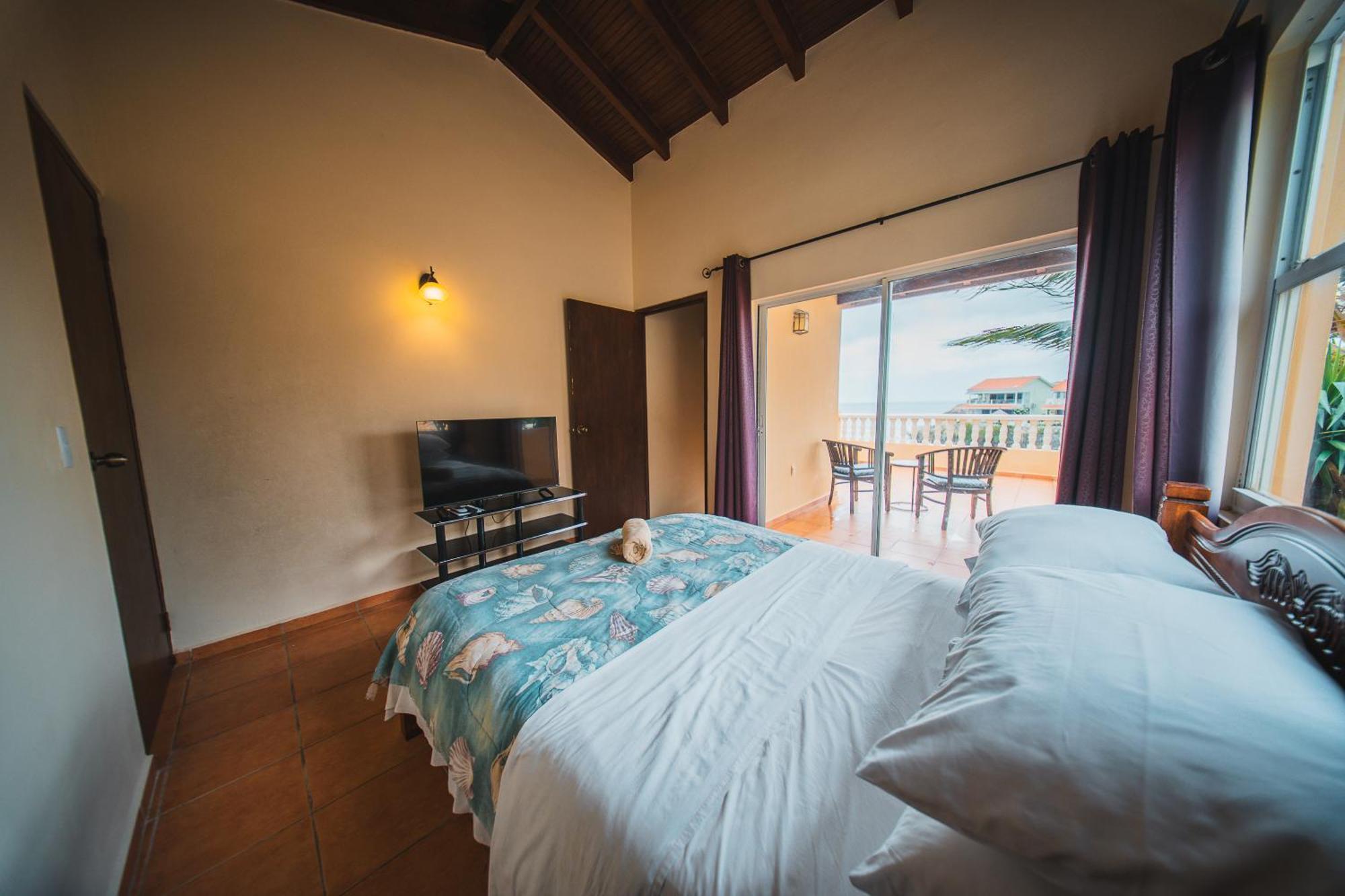 8 & 9- Blou - Curacao Apartment
