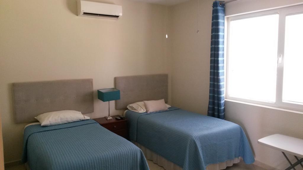 Royal Palm 35 B