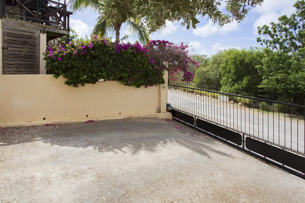 Curavilla Apartment Willemstad