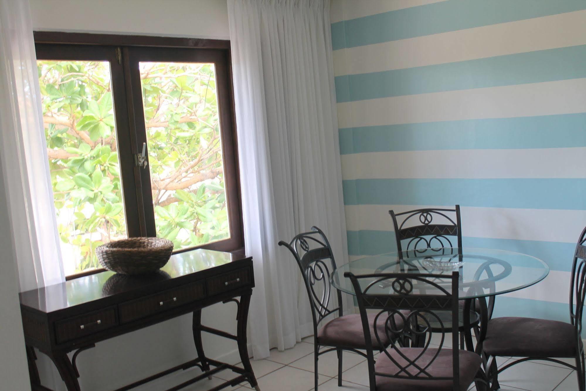 Moomba Beach Club Hotel *