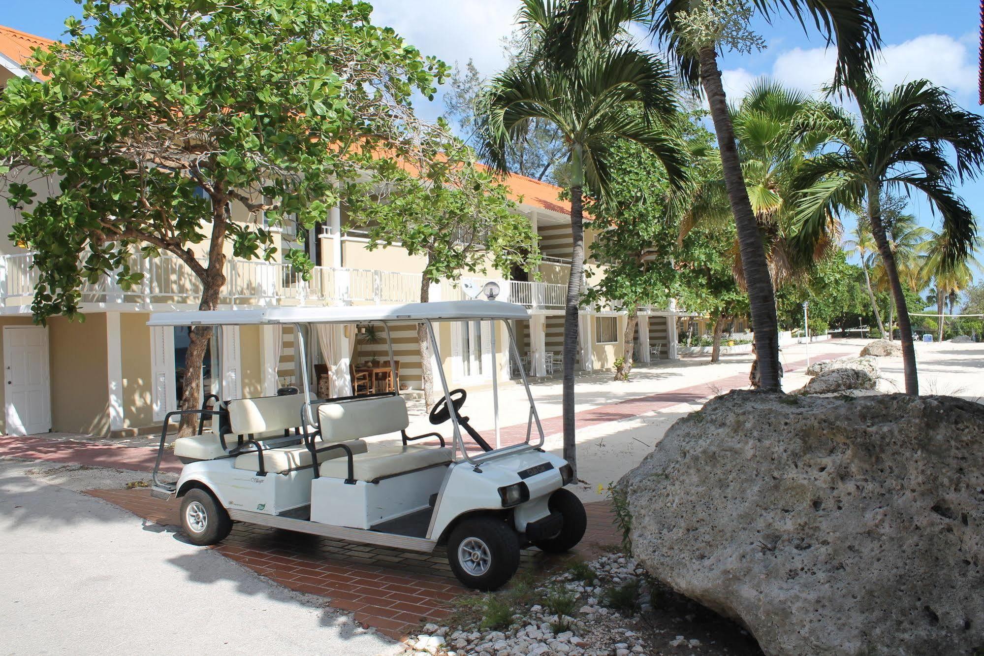 Moomba Beach Club Piscadera Bay