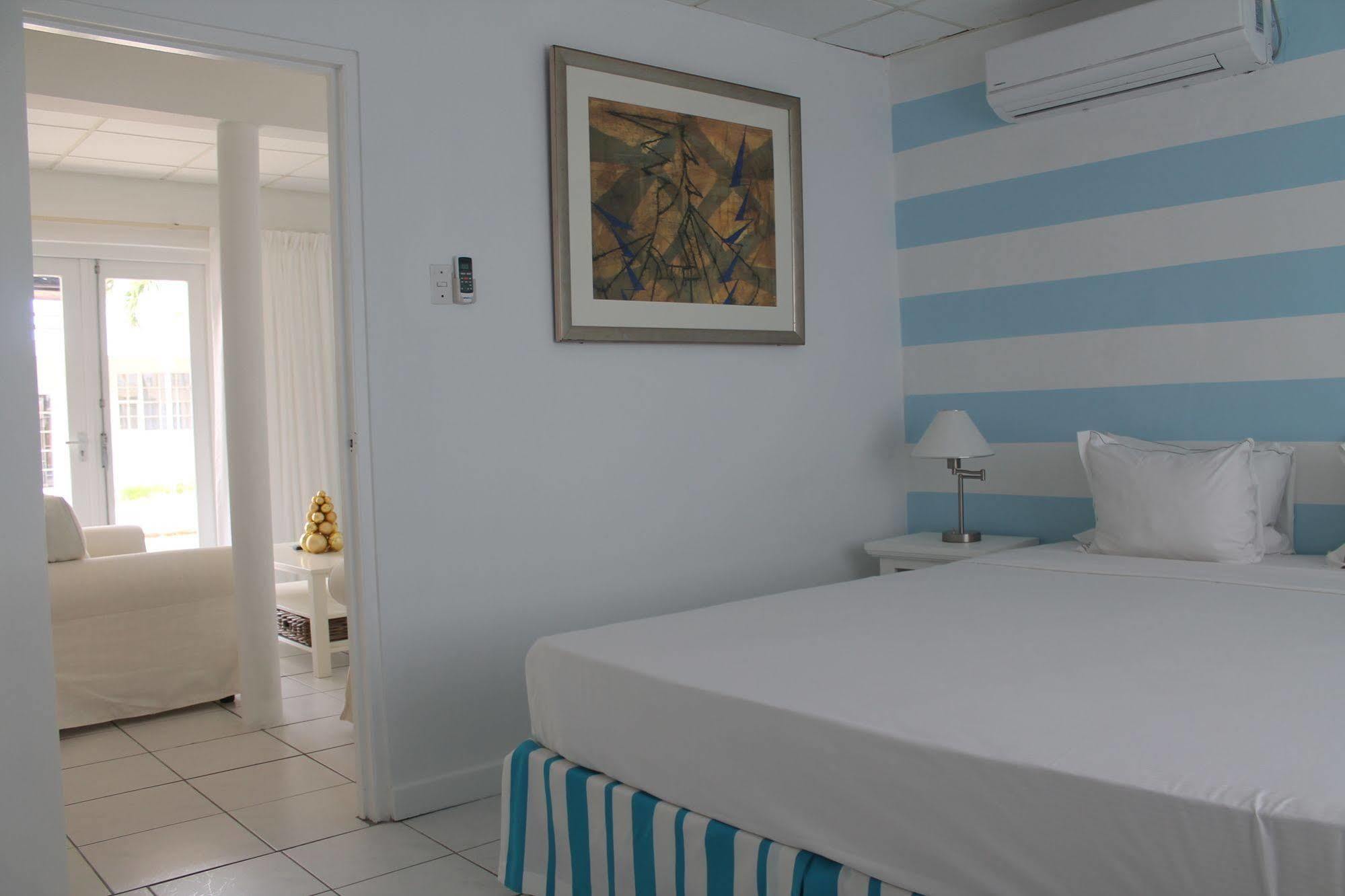 Hotel Moomba Beach Club *