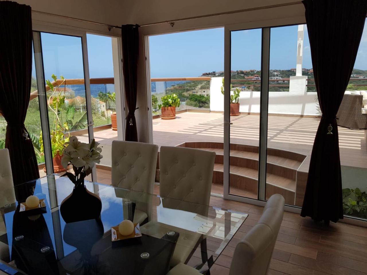 Beach , Apartment *