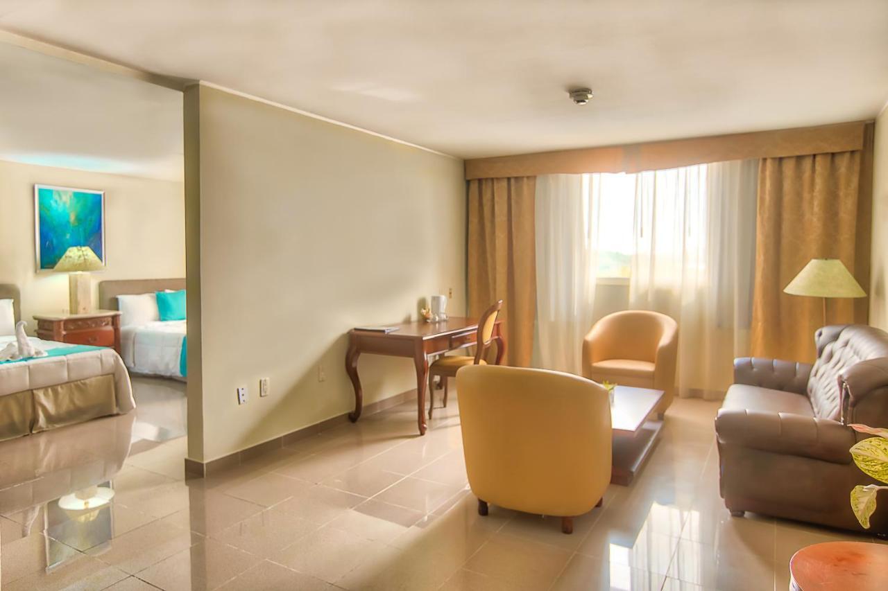 Hector & Hotel Curacao