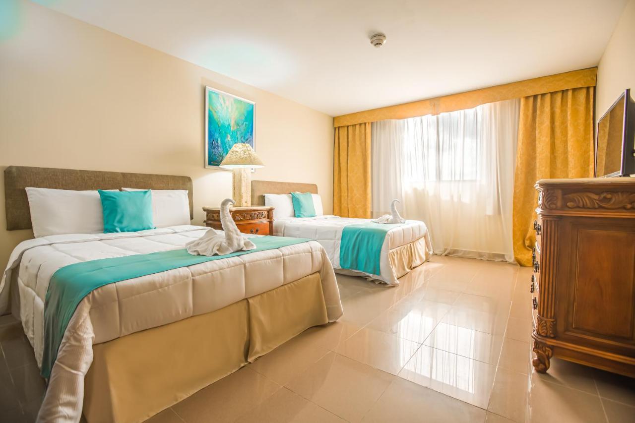 Hector & Hotel Curacao