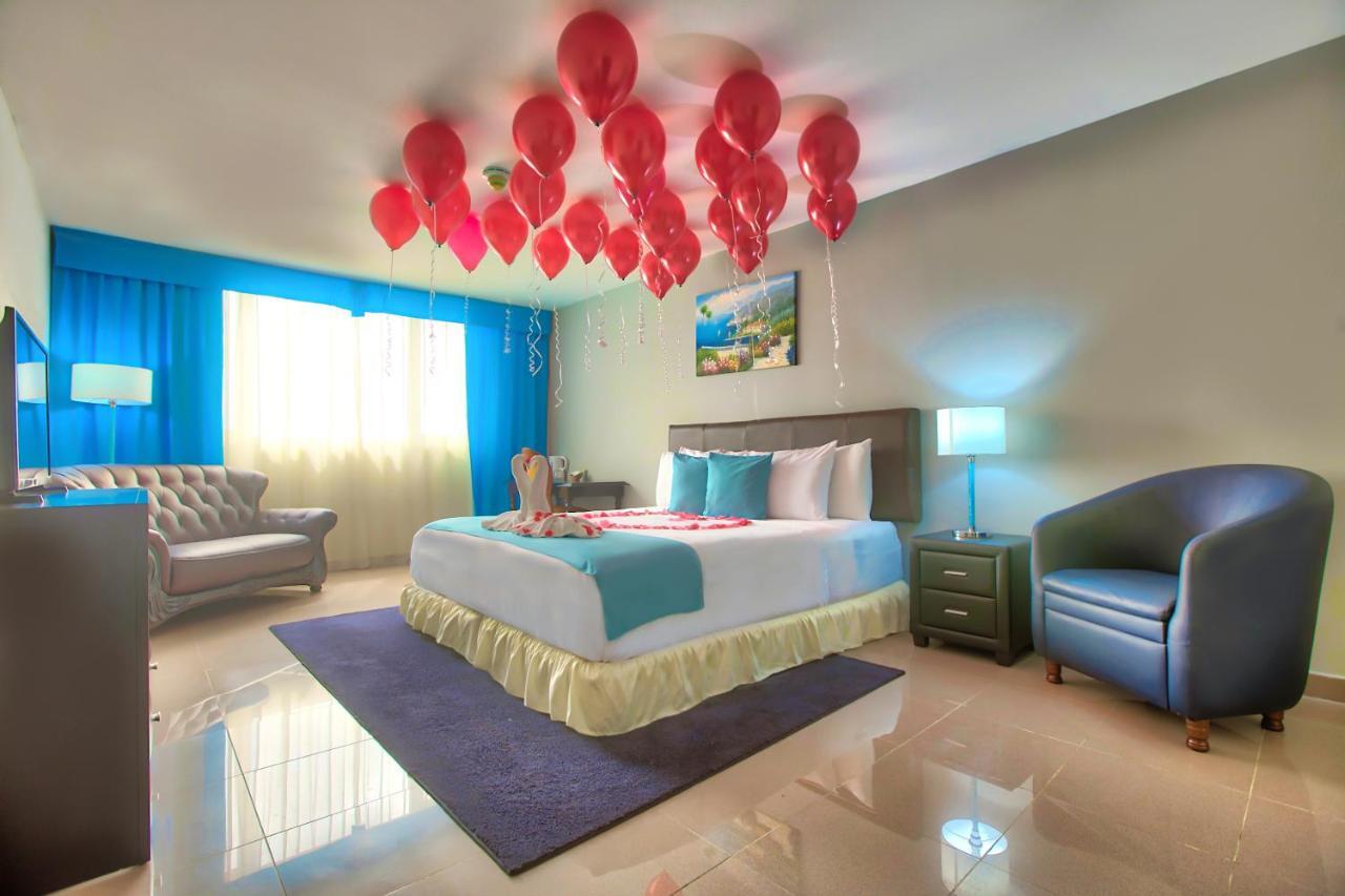 Hector & Hotel Curacao