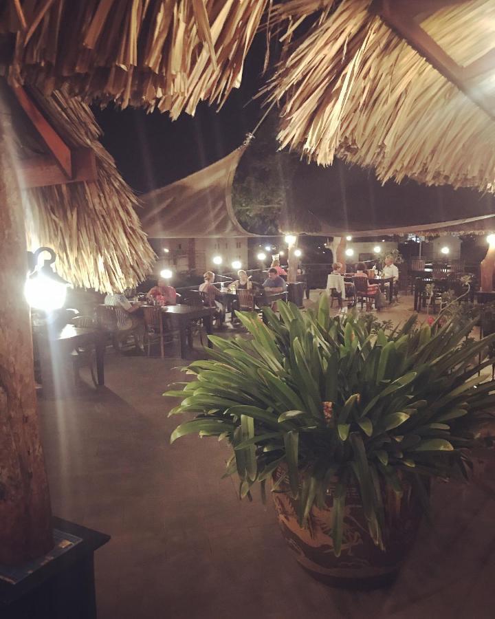 Hector & 4* Curacao