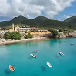 All West Apartments & Diving