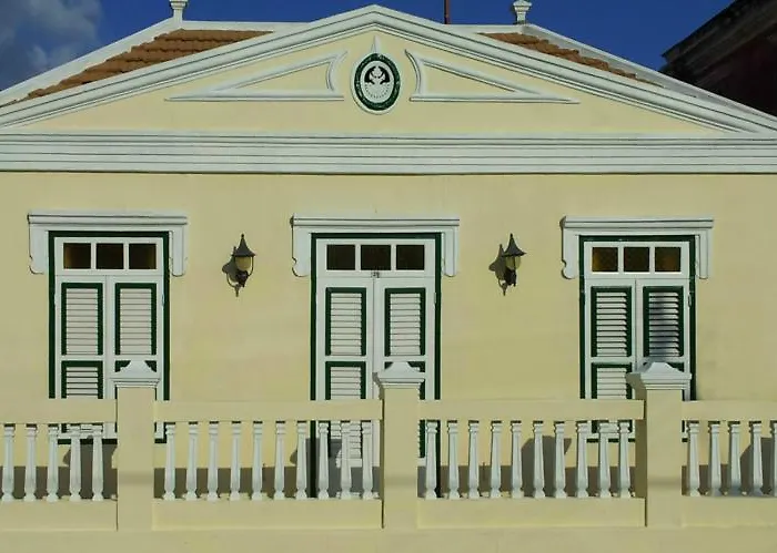 Poppy Hostel Curacao