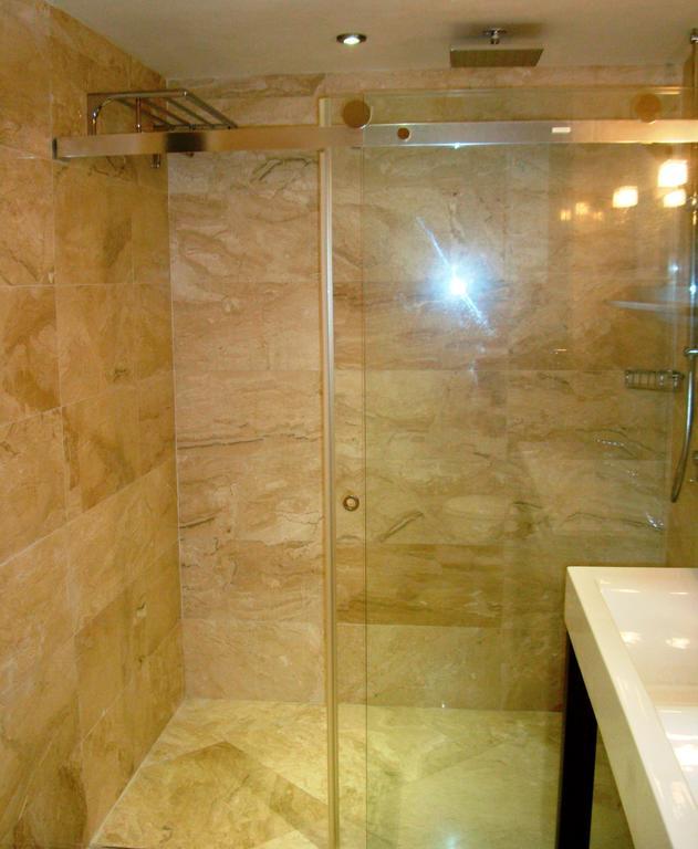 Apartamento The Strand Luxury Condominiums