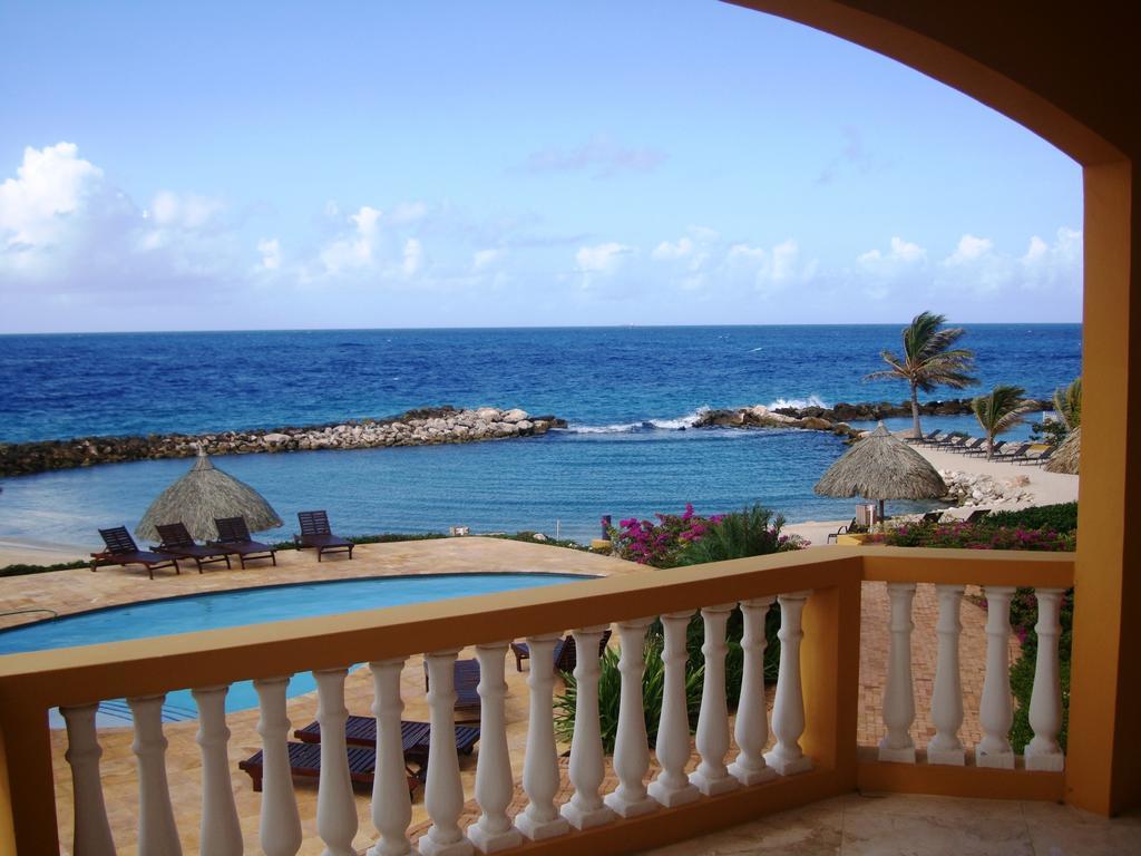The Strand Luxury Condominiums Apartamento
