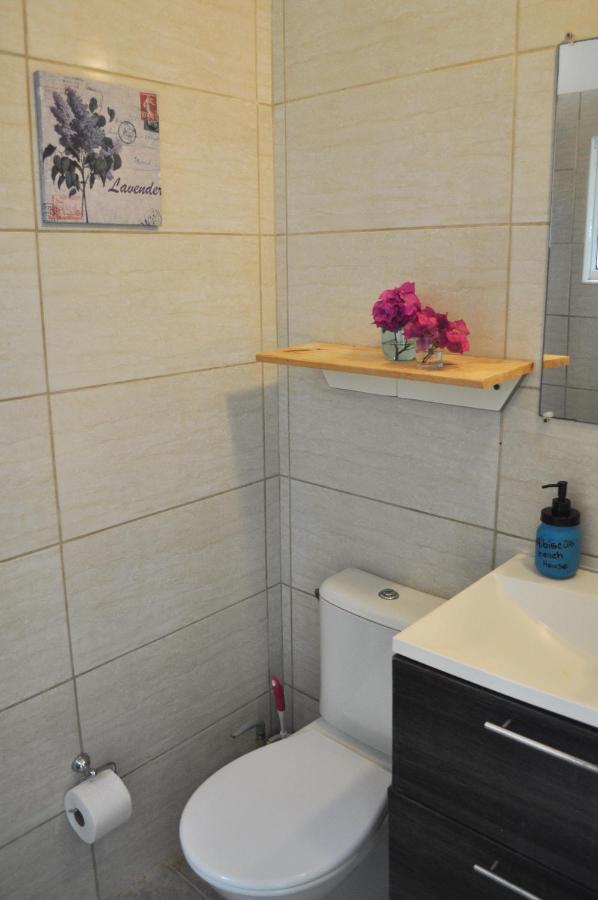 Guest house Hibiscus House
