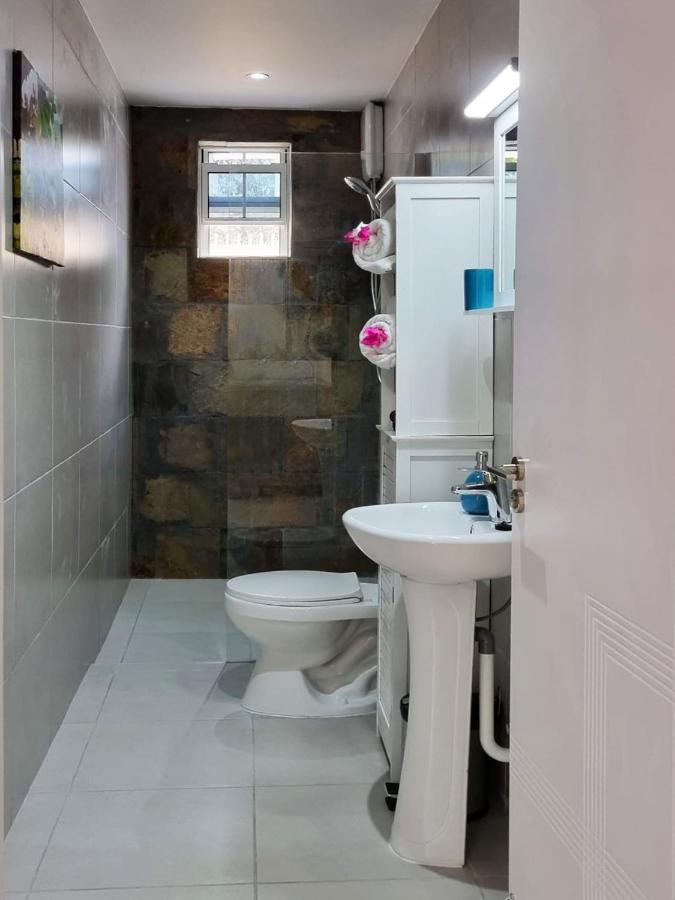 Guest house Hibiscus House 4*