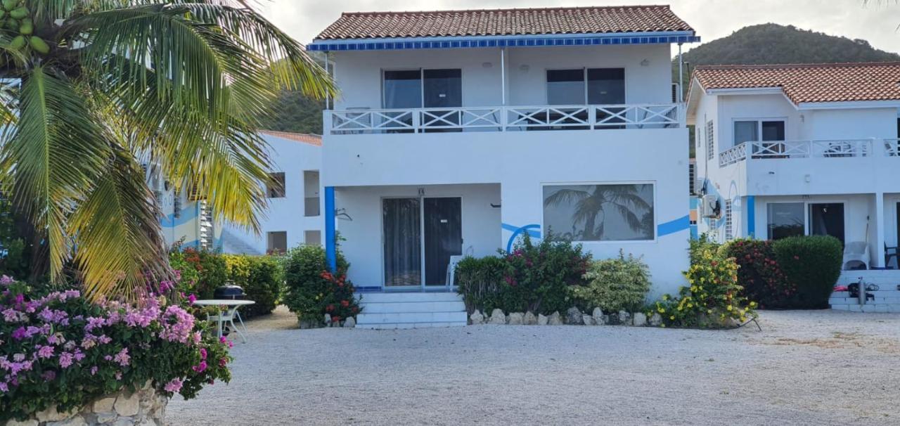 Marazul Dive Resort. 3 Bedroom Seafront House. Dive, Snorkel, Enjoy Amazing Sunsets Holiday home *