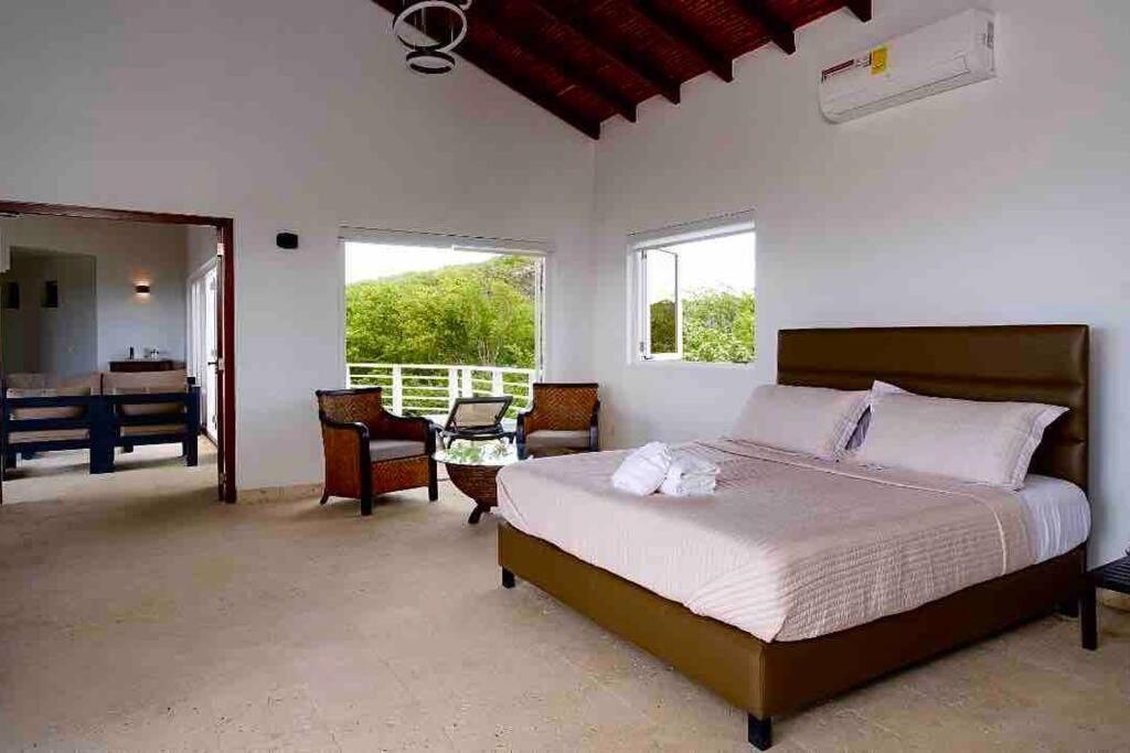 Newvilla-coral Estate-walktobeach-private Pool-up To 16 Guests Seaview Willibrordus