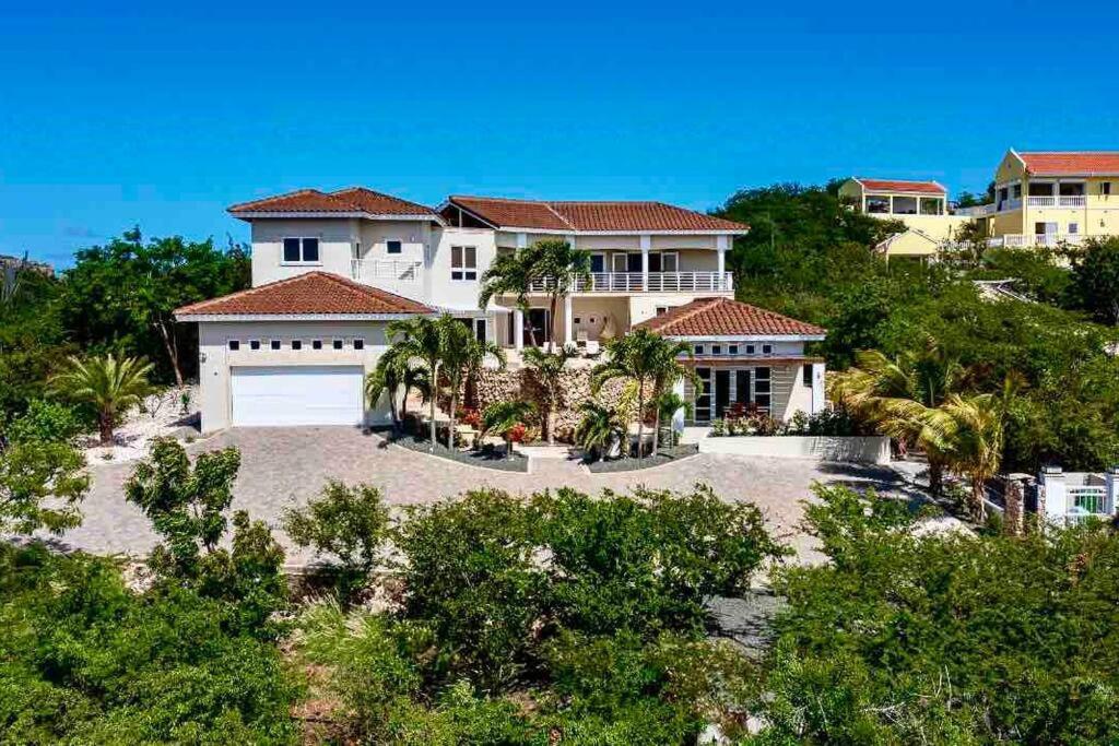 Newvilla-coral Estate-walktobeach-private Pool-up To 16 Guests Seaview Willibrordus