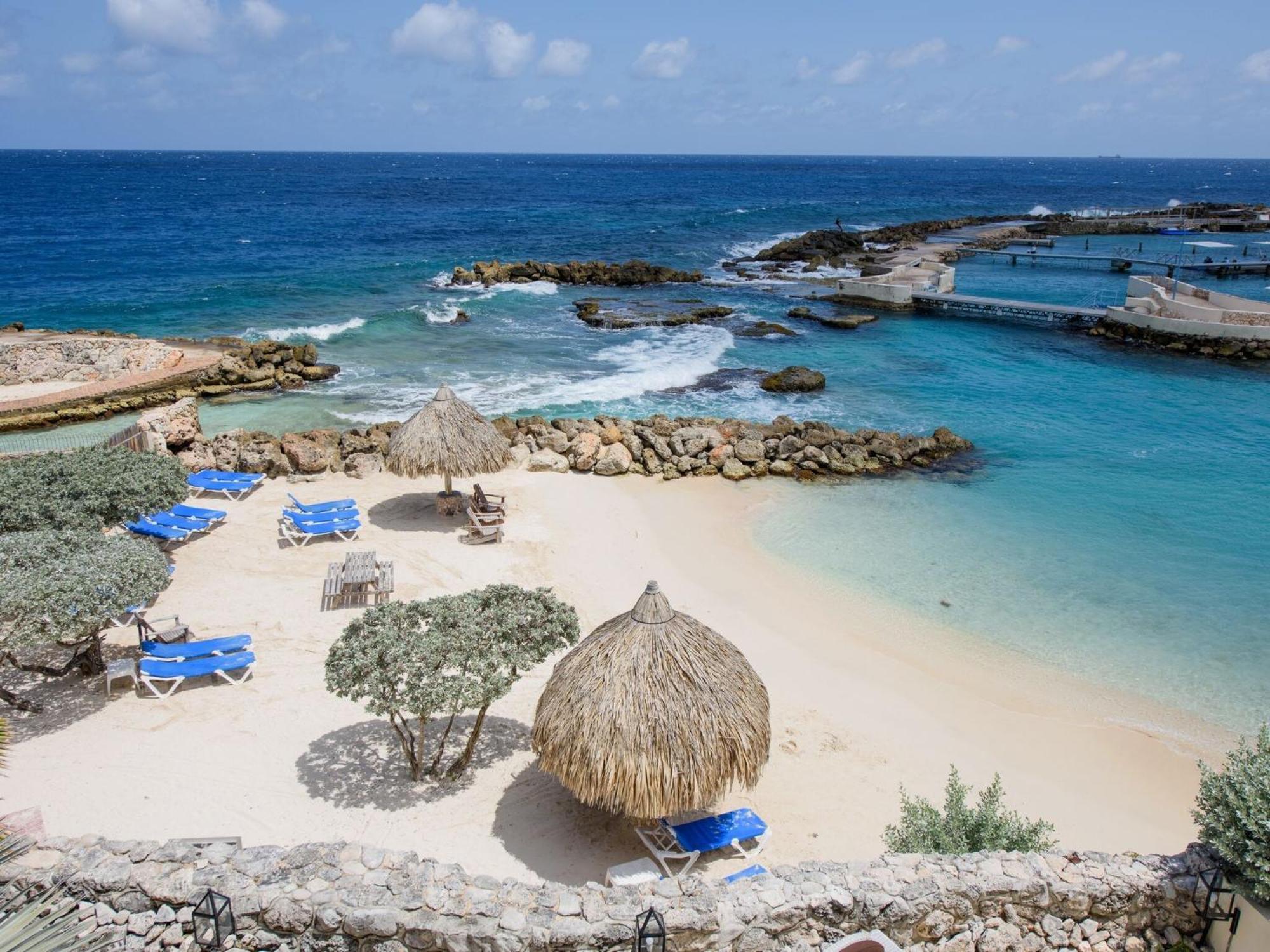 Gorgeous In Willemstad With Pool Apartment