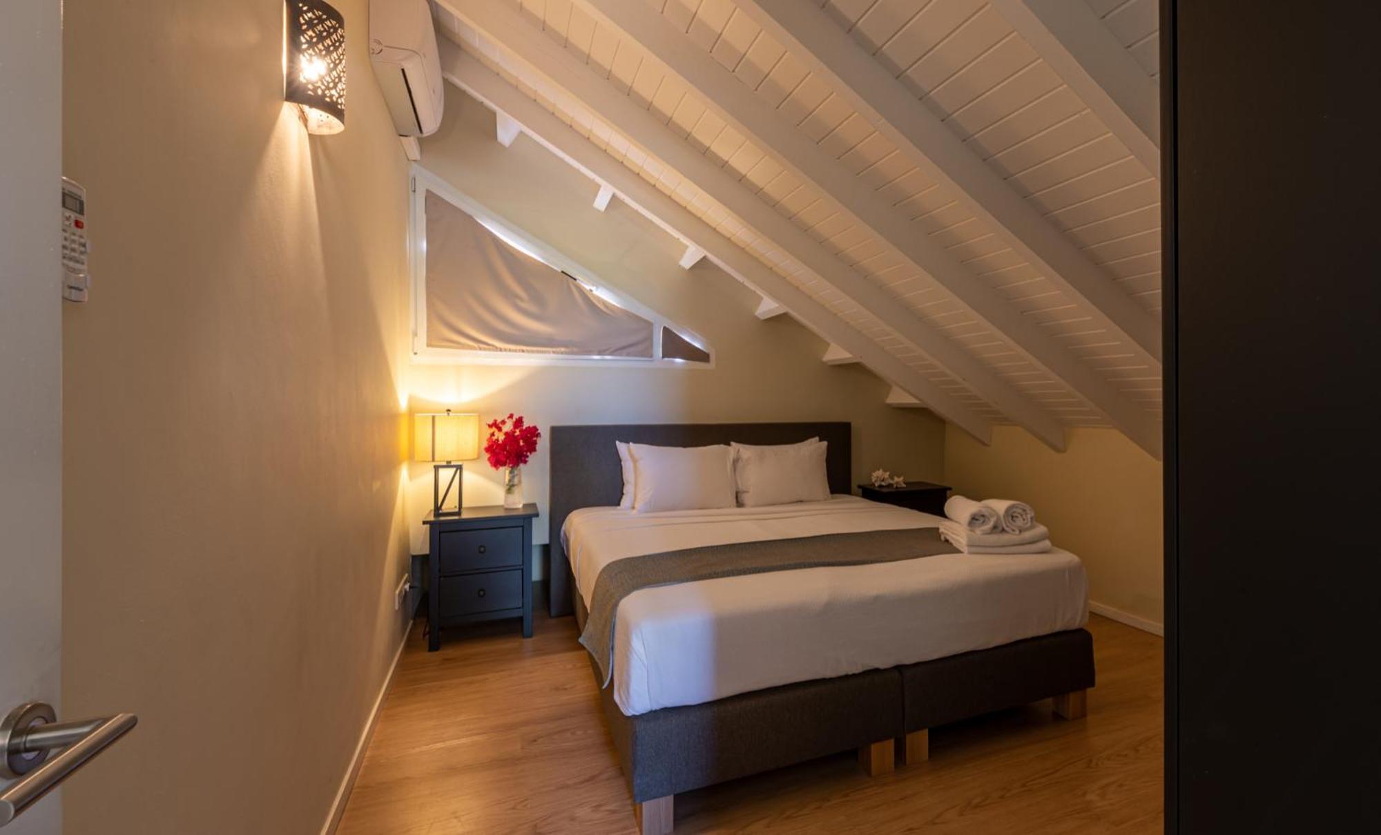 Tropical Treasure - Penthouse At The Spanish Water Willemstad