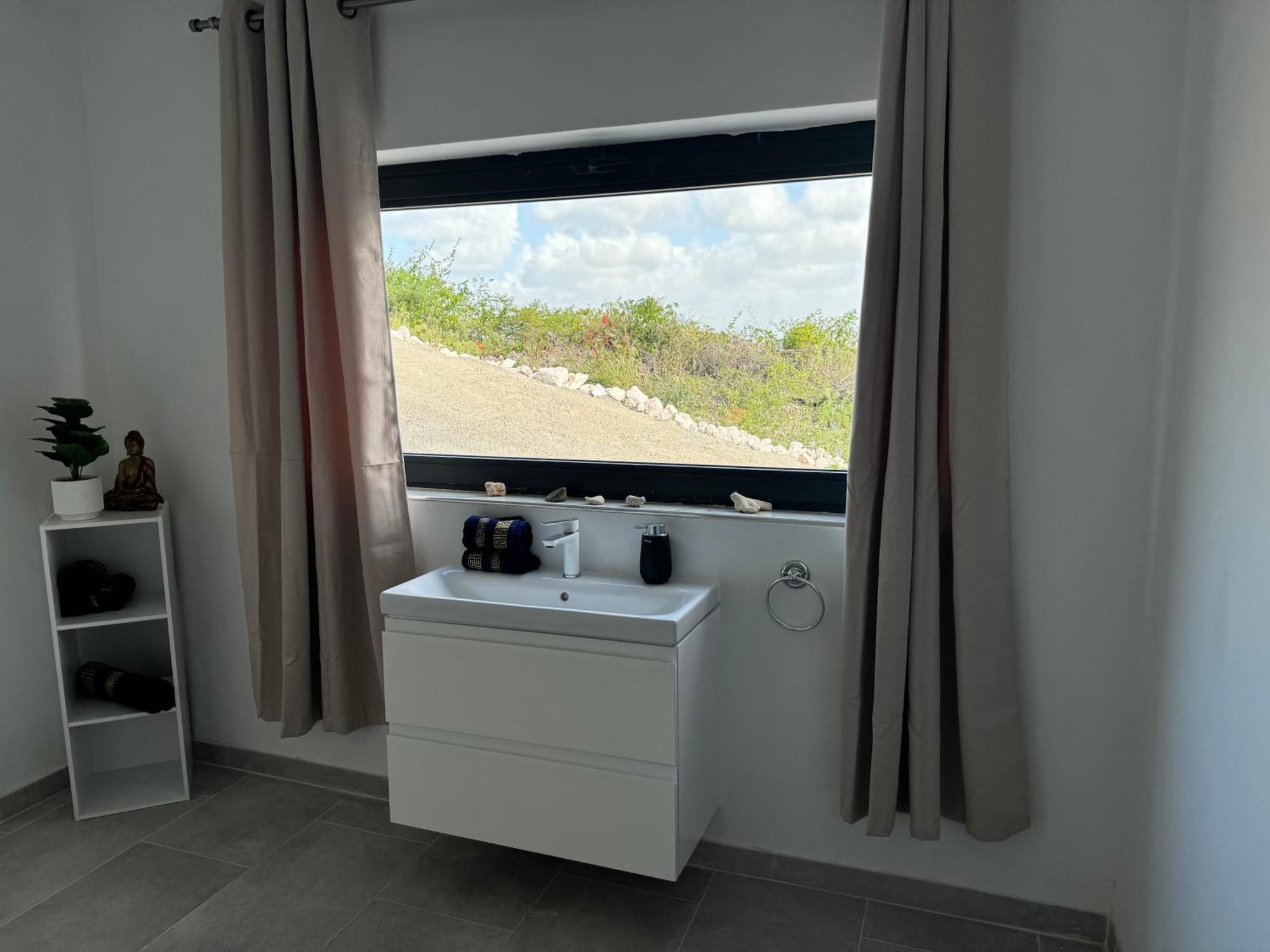 Luxury Seaside Apartment *