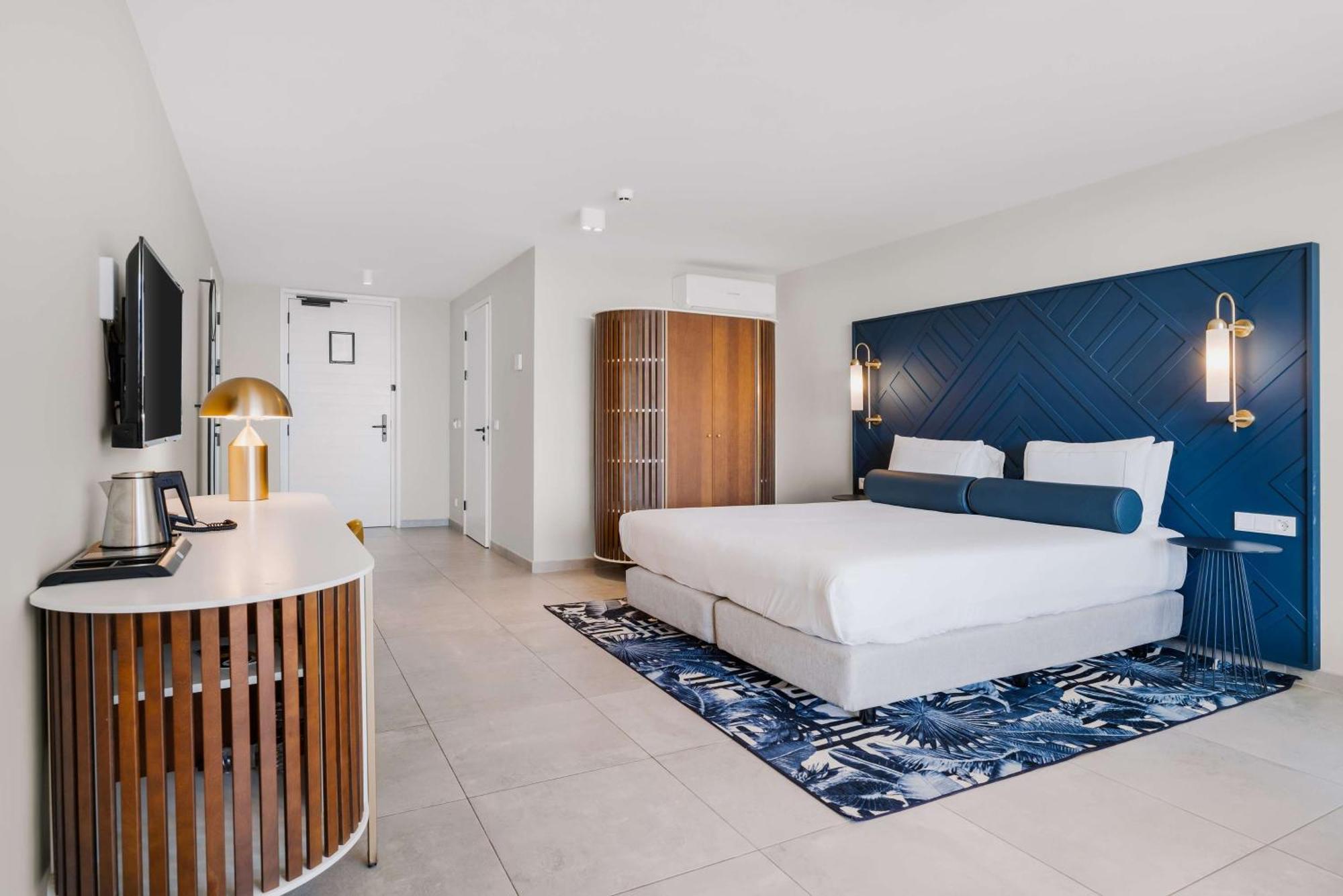 Mangrove Corendon Curacao Resort, Curio By Hilton Resort 4*