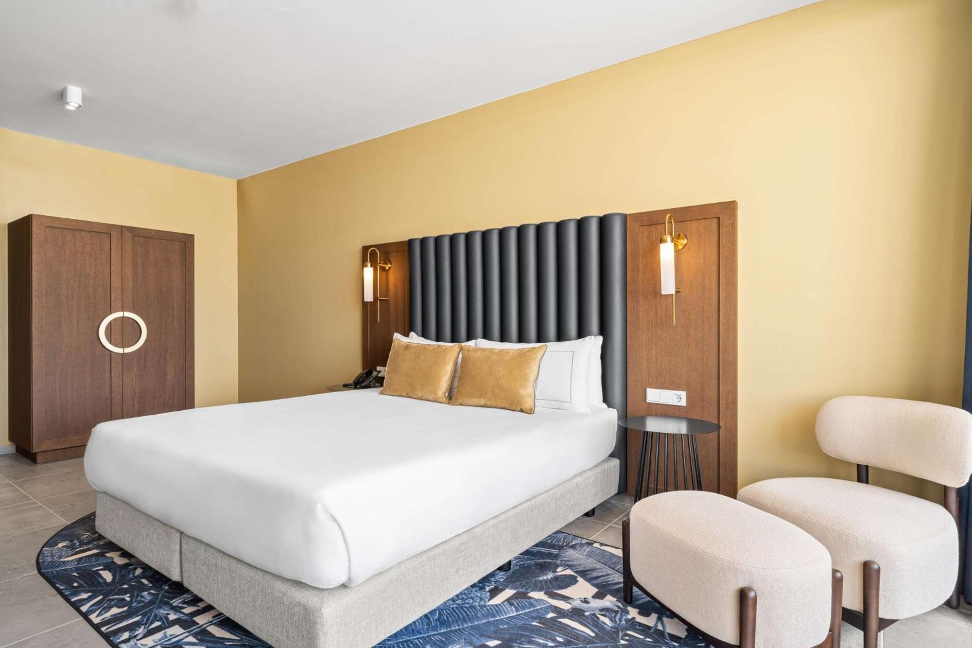 The Rif At Mangrove Corendon Curacao All-inclusive, Curio By Hilton 5* Willemstad