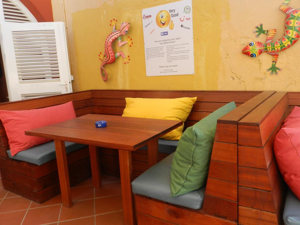 Hostel The Ritz Willemstad