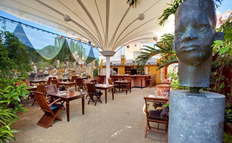 Kura Hulanda & Club Hotel