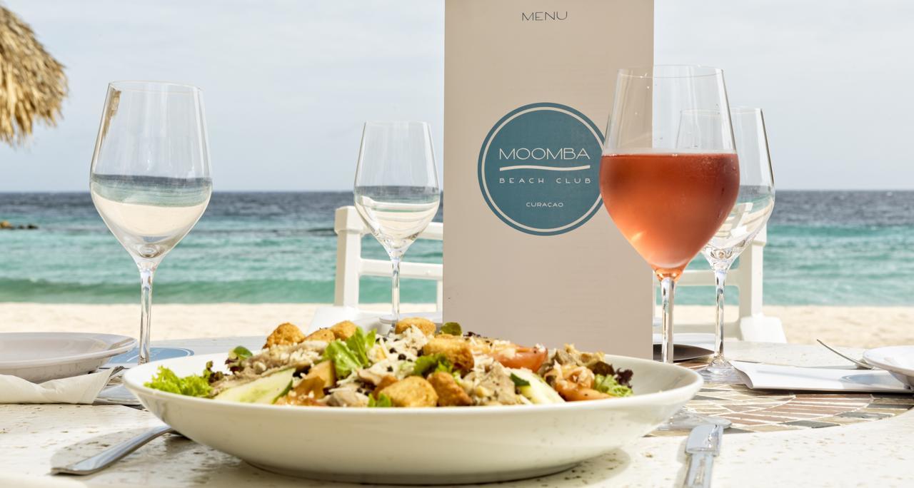 Moomba Beach Club Albergue Blue Bay