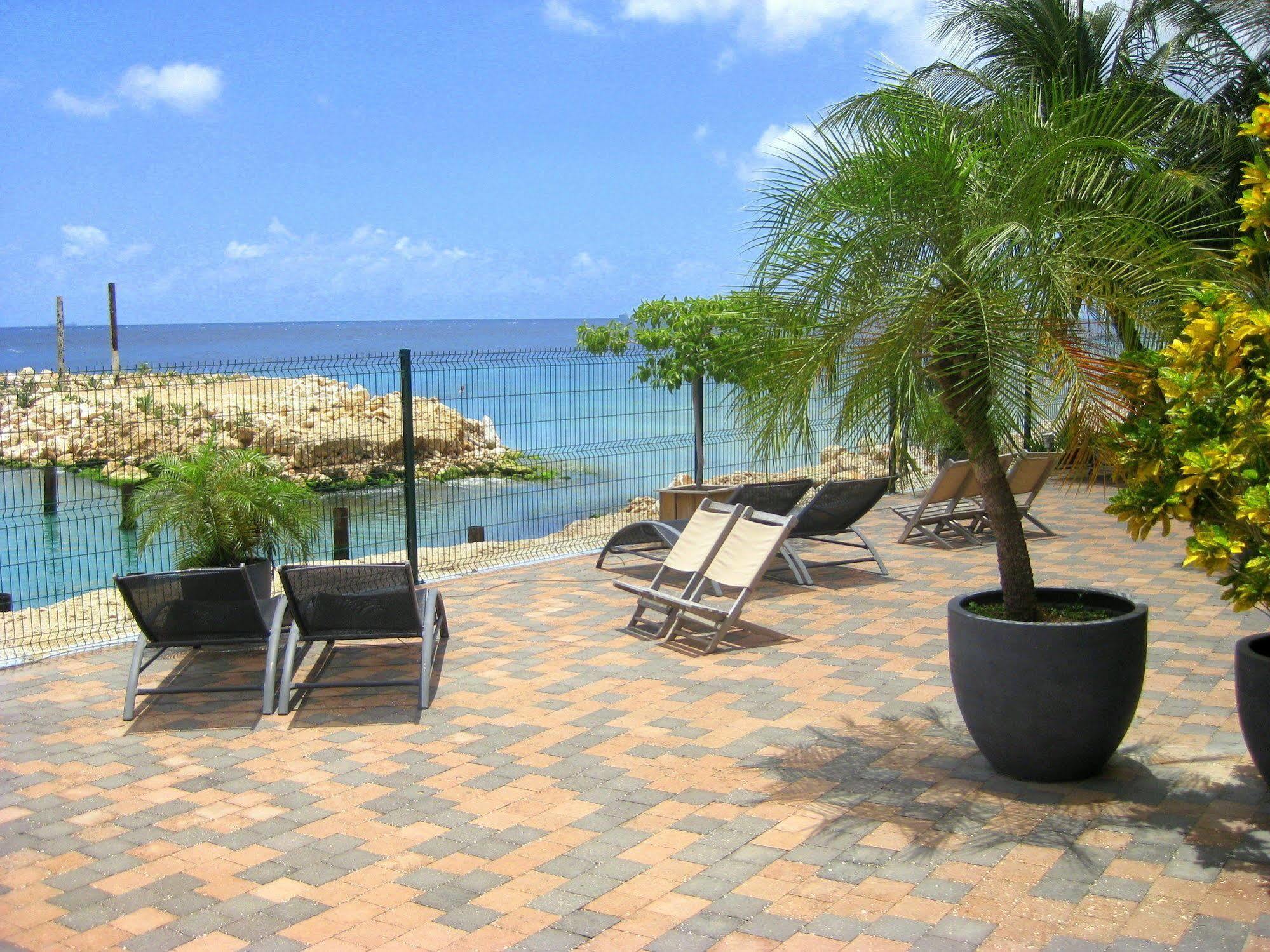Atlantis Hotel *