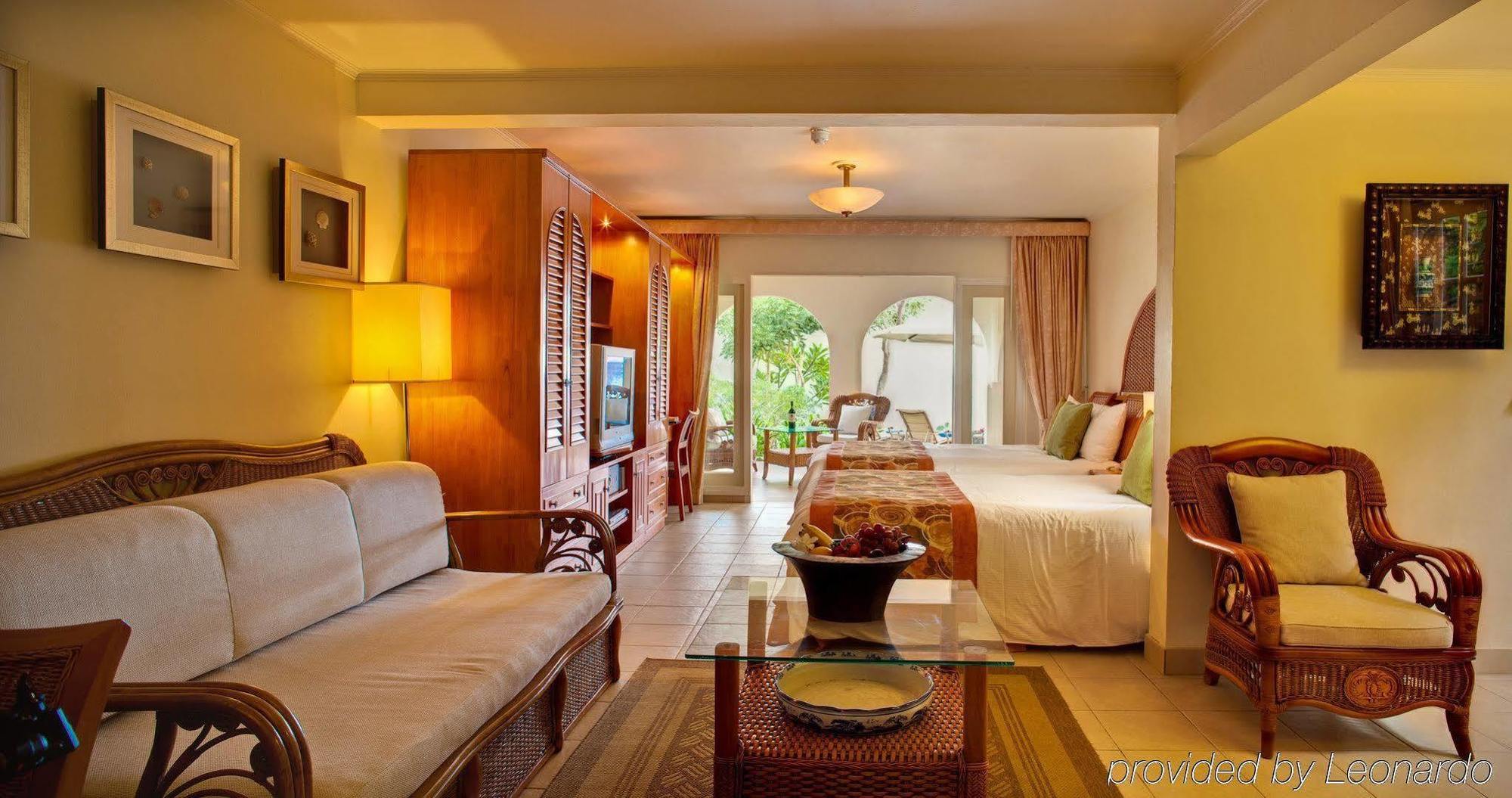 Hotel Kura Hulanda & Club 3*