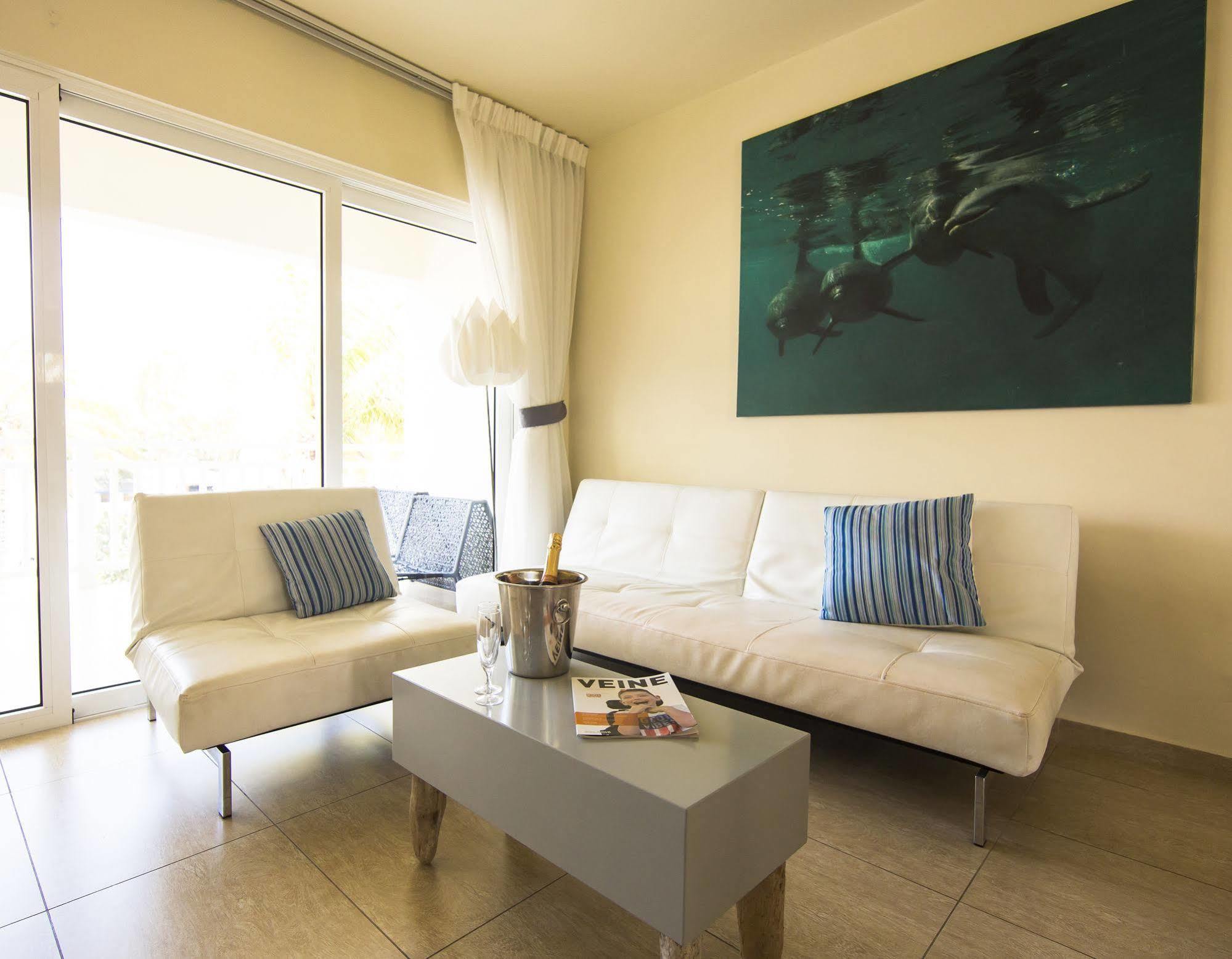 Dolphin & Wellness Curacao 3*