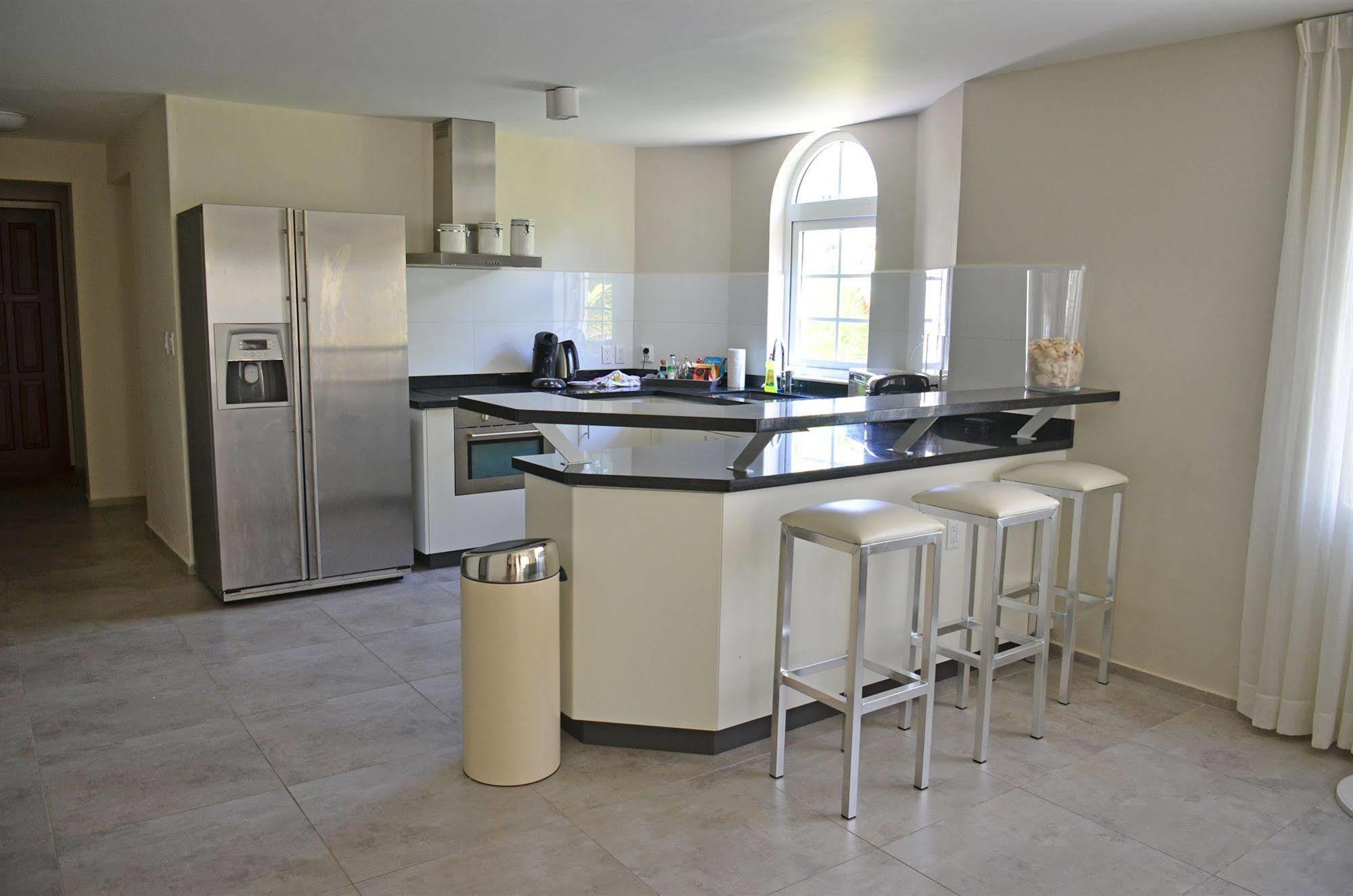 Dolphin & Wellness Curacao Hotel 3*