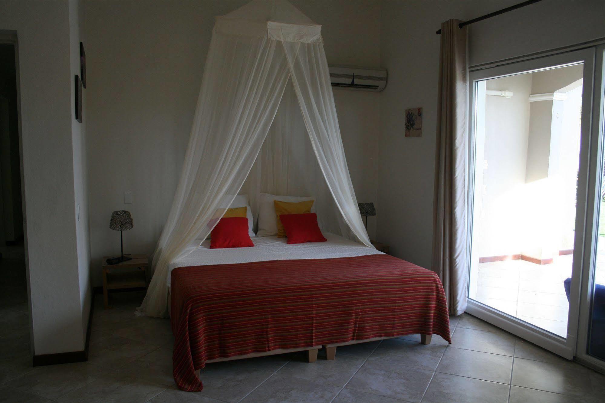 Guest house Hibiscus House