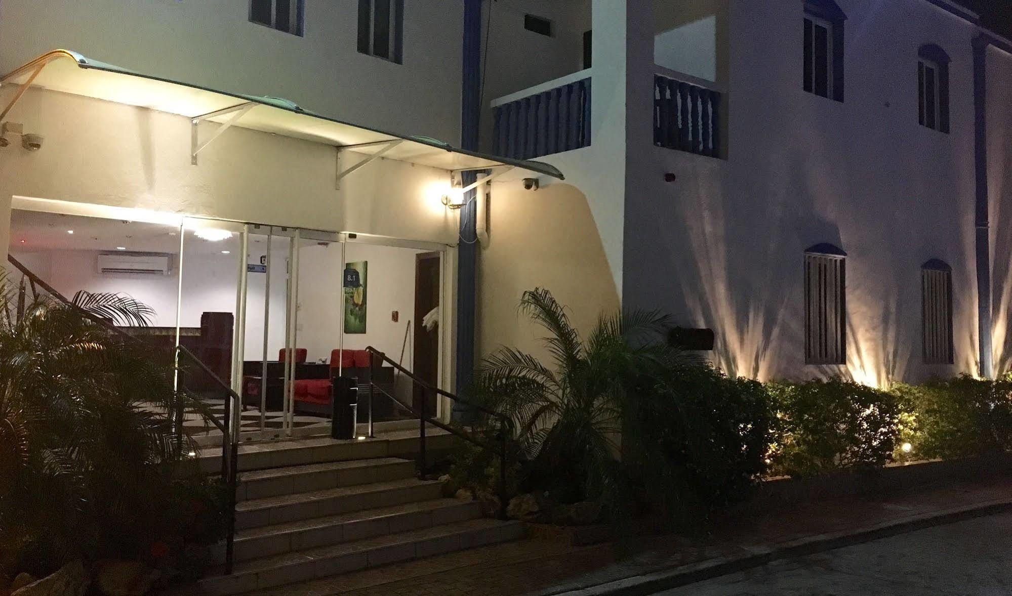 Curacao Hotel 3*