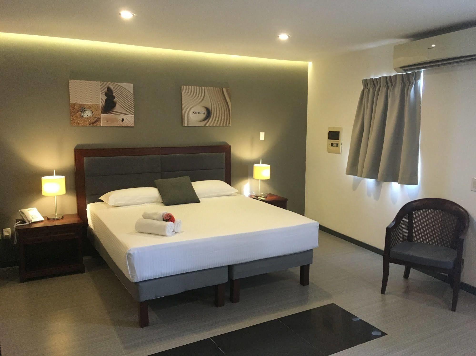 Hotel Curacao 3*
