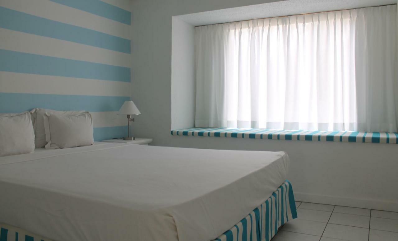 Moomba Beach Club Albergue *